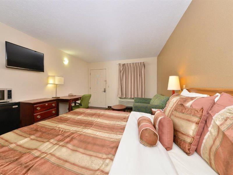 Rodeway Inn Нэшвилл Экстерьер фото